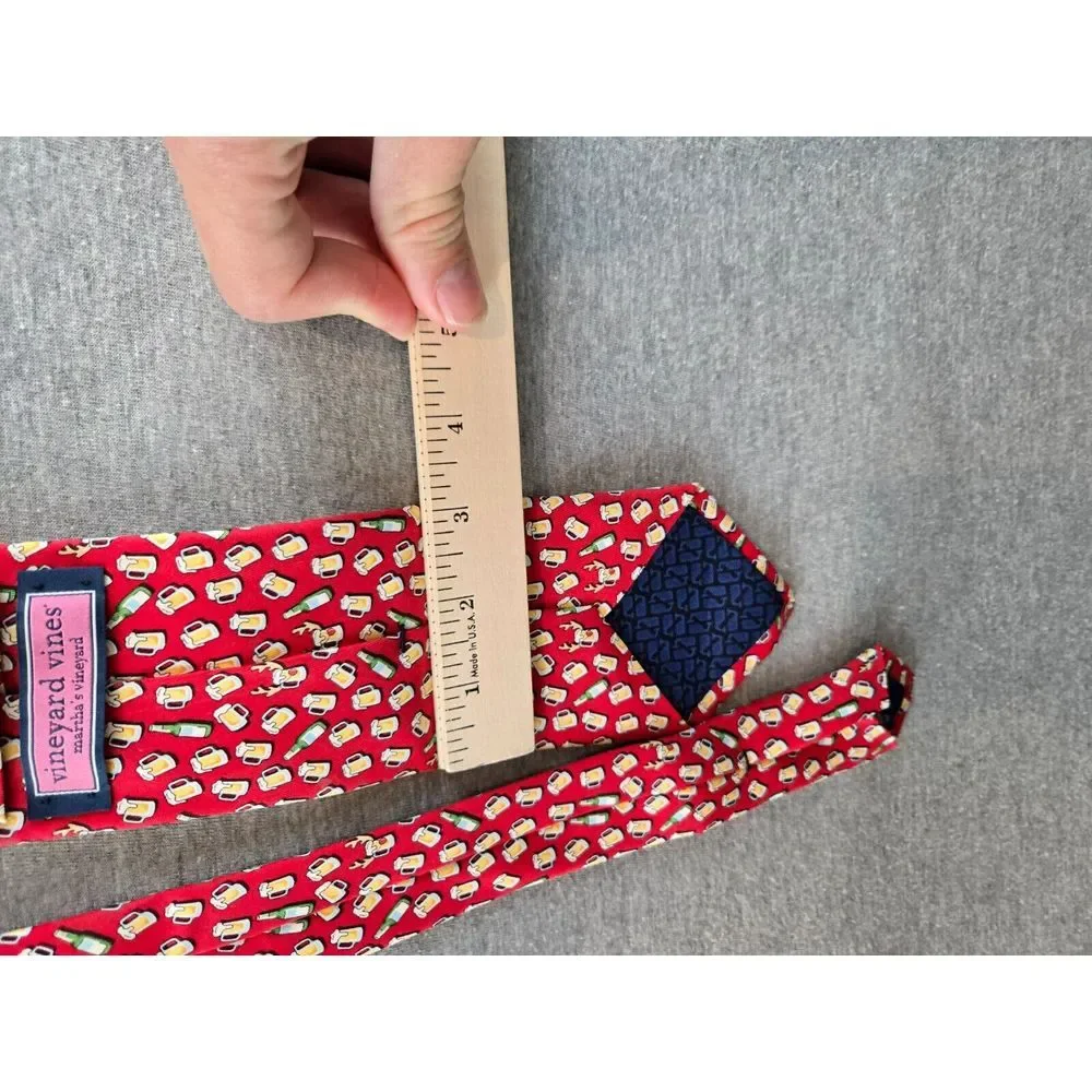 Vineyard‎ Vines Red Nosed Reinbeer Pattern Print Silk Tie Made in USA Red